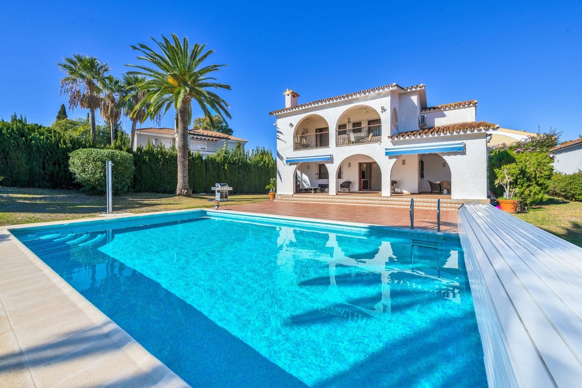 5 bedroom Villa For Sale