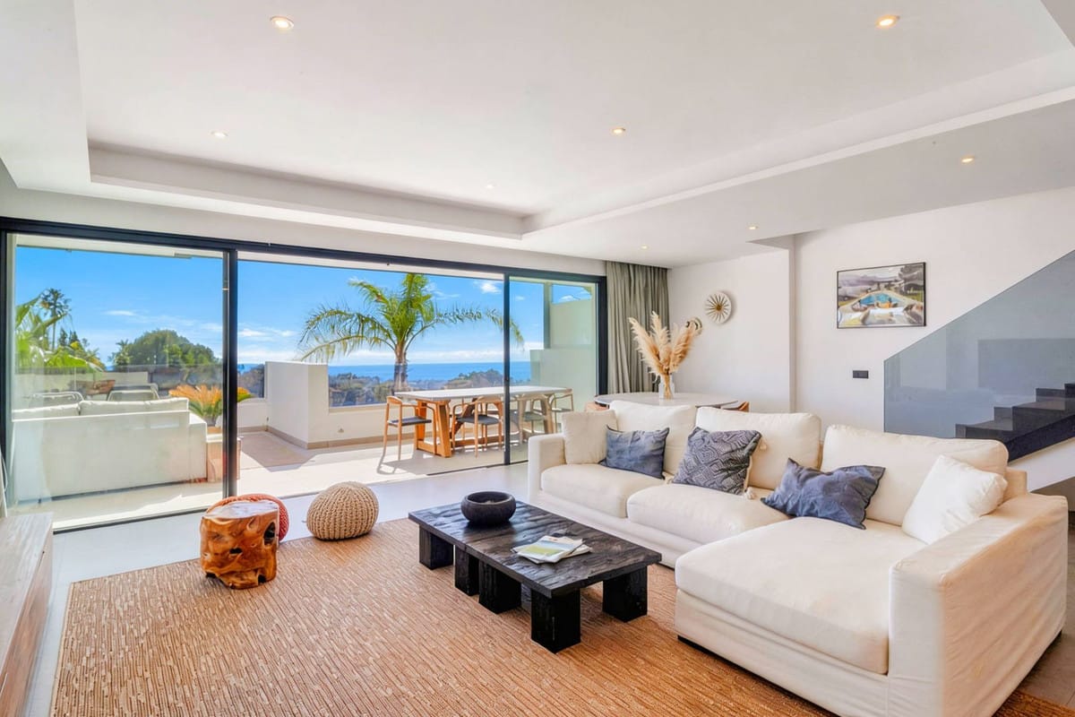 4 bedroom Apartment For Sale