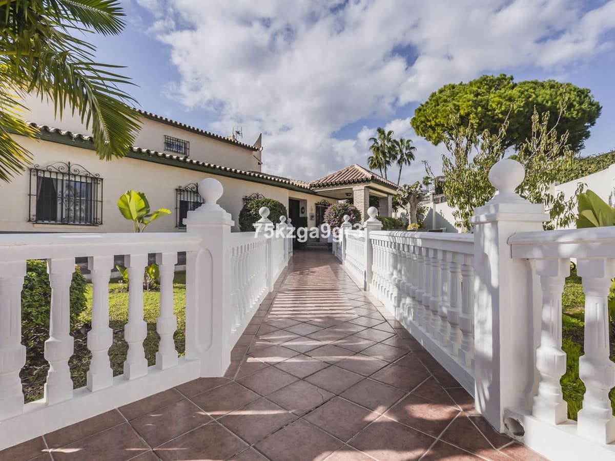 6 bedroom Villa For Sale
