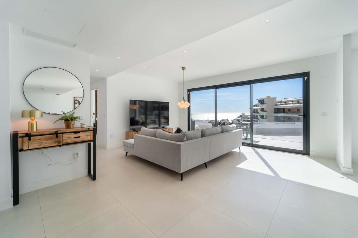 3 bedroom Apartment For Sale