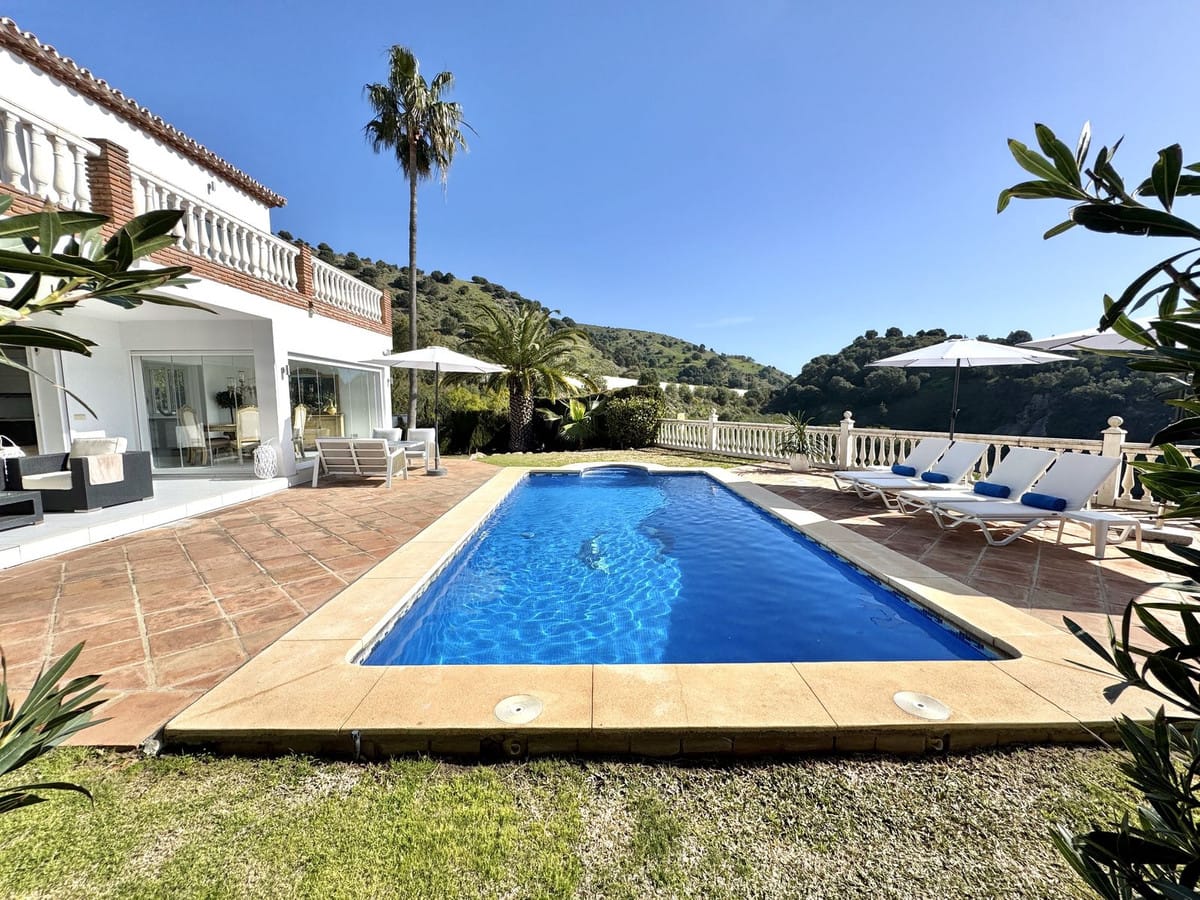 5 bedroom Villa For Sale