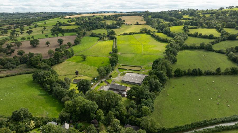 6 bedroom Property For Sale