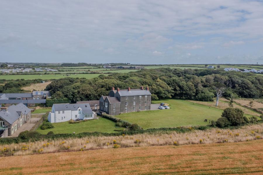 3 bedroom Property For Sale