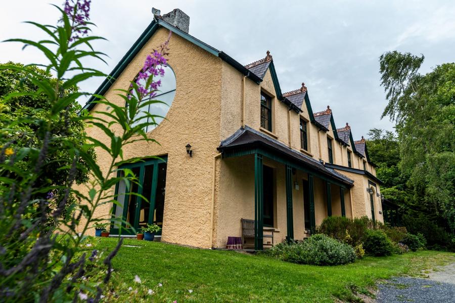 9 bedroom Detached house For Sale