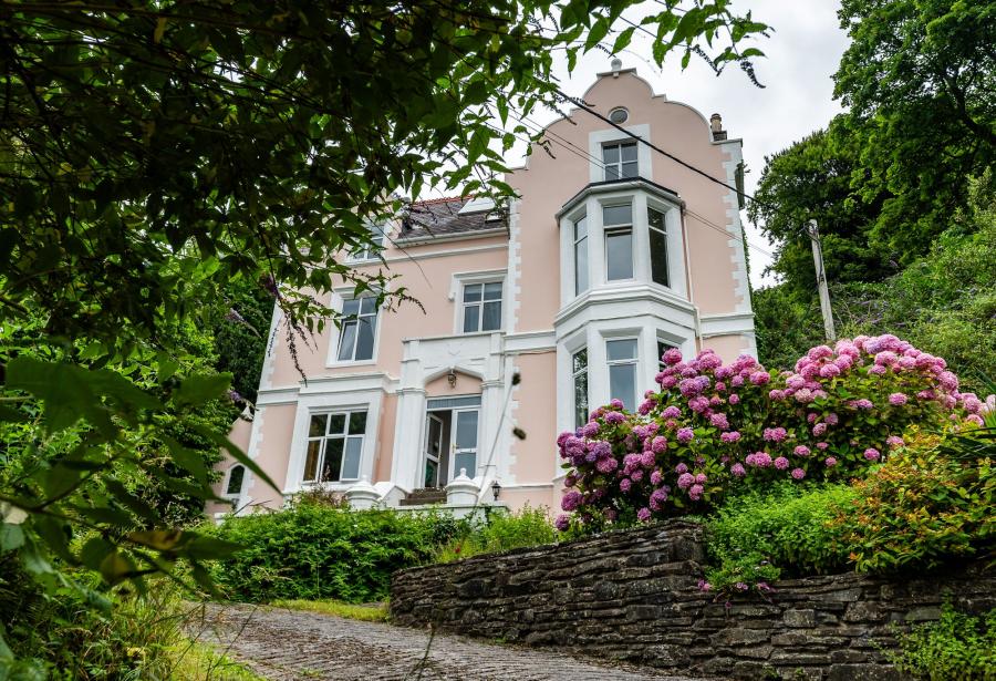 8 bedroom Detached house For Sale