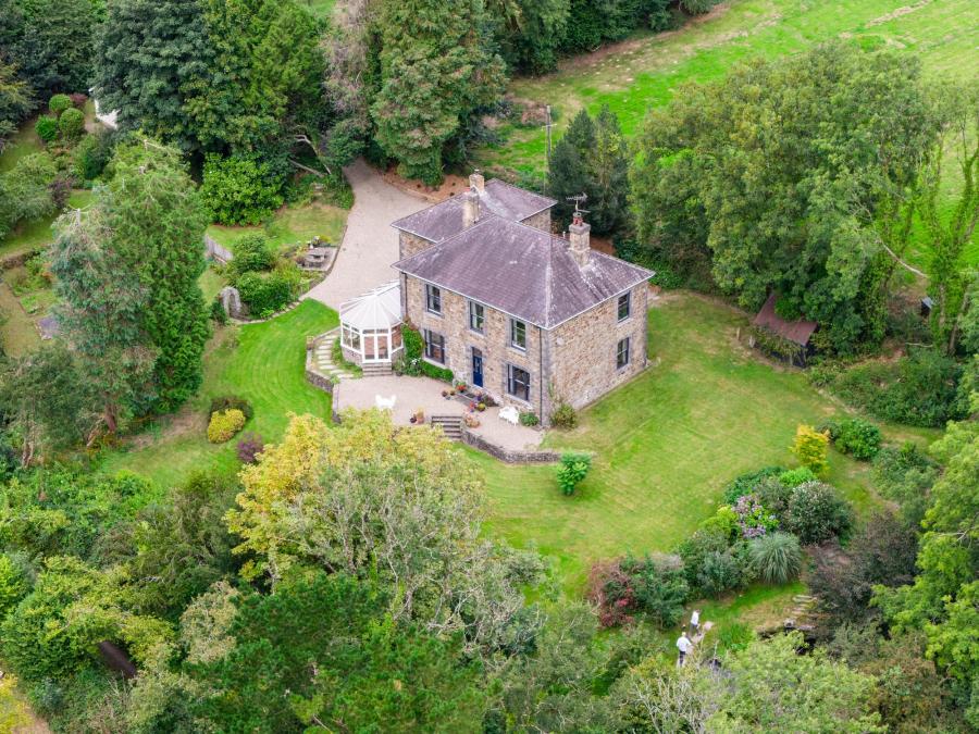 6 bedroom Detached house For Sale