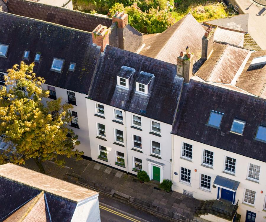7 bedroom Property For Sale