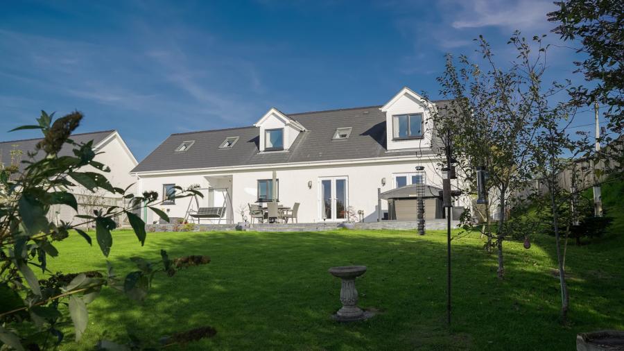 4 bedroom Property For Sale