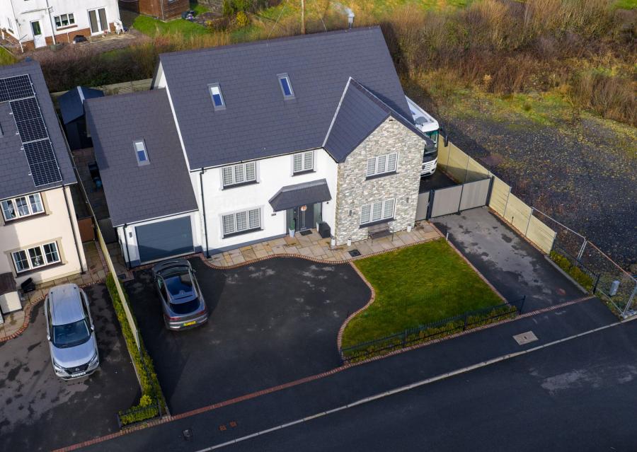6 bedroom Detached house For Sale