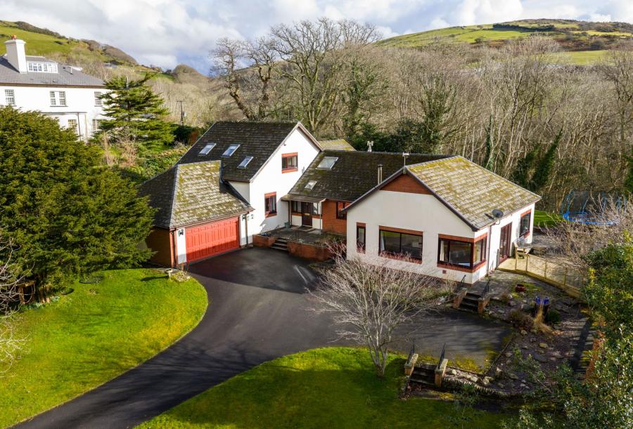 6 bedroom Detached house For Sale