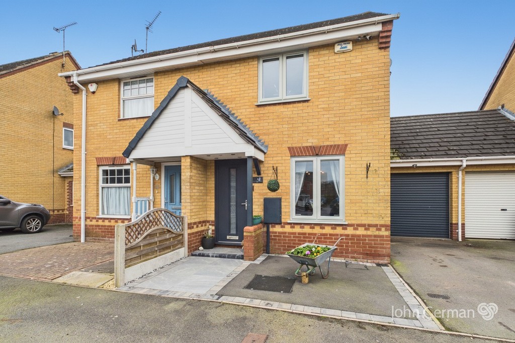 2 bedroom Semi-detached house For Sale