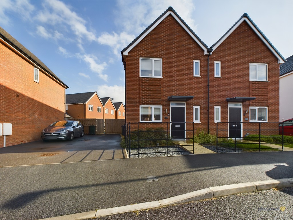 3 bedroom Semi-detached house For Sale