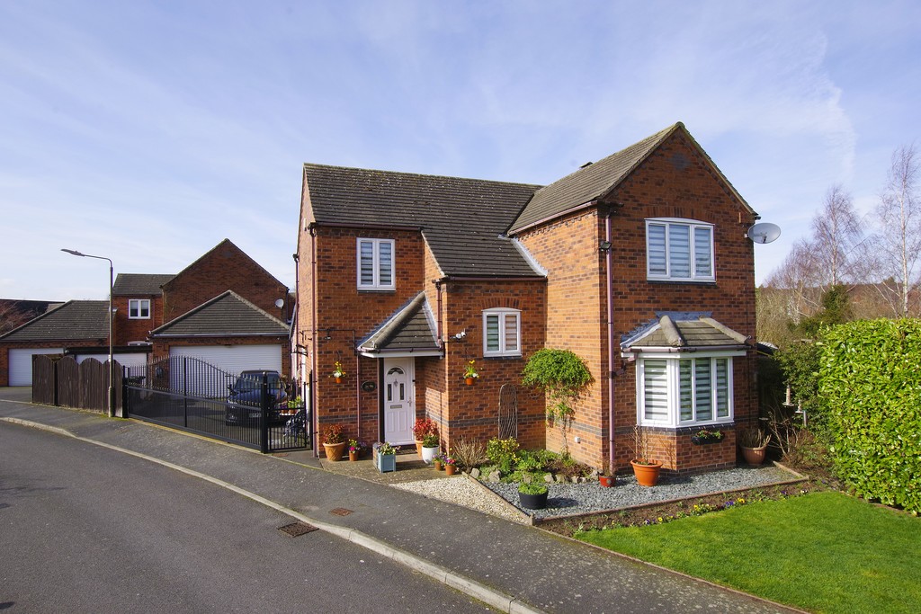 3 bedroom Detached house For Sale