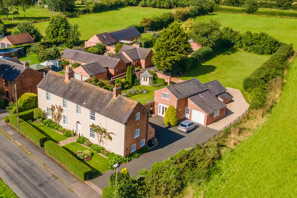 5 bedroom Property For Sale