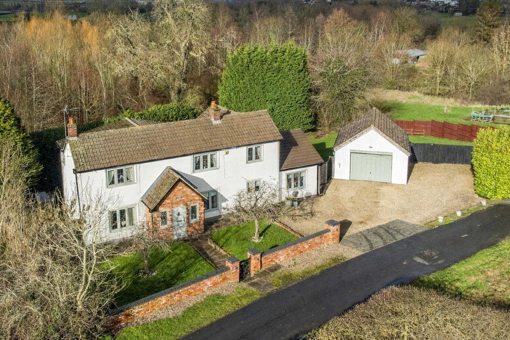 4 bedroom Cottage For Sale