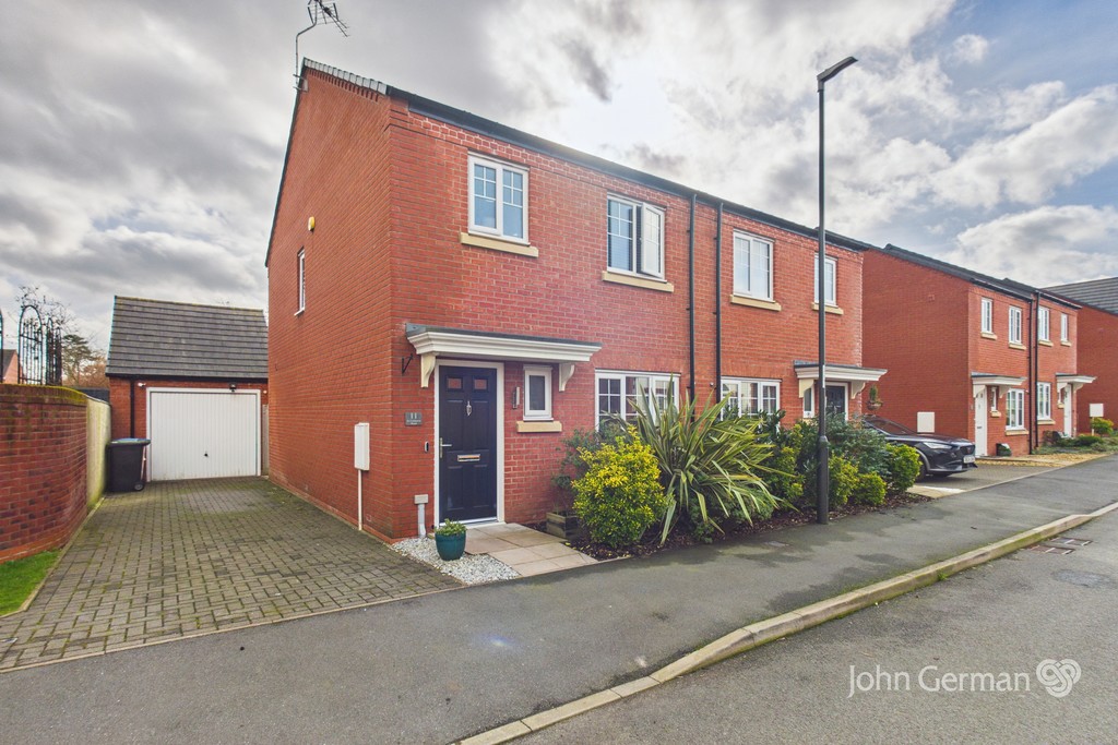 3 bedroom Semi-detached house For Sale