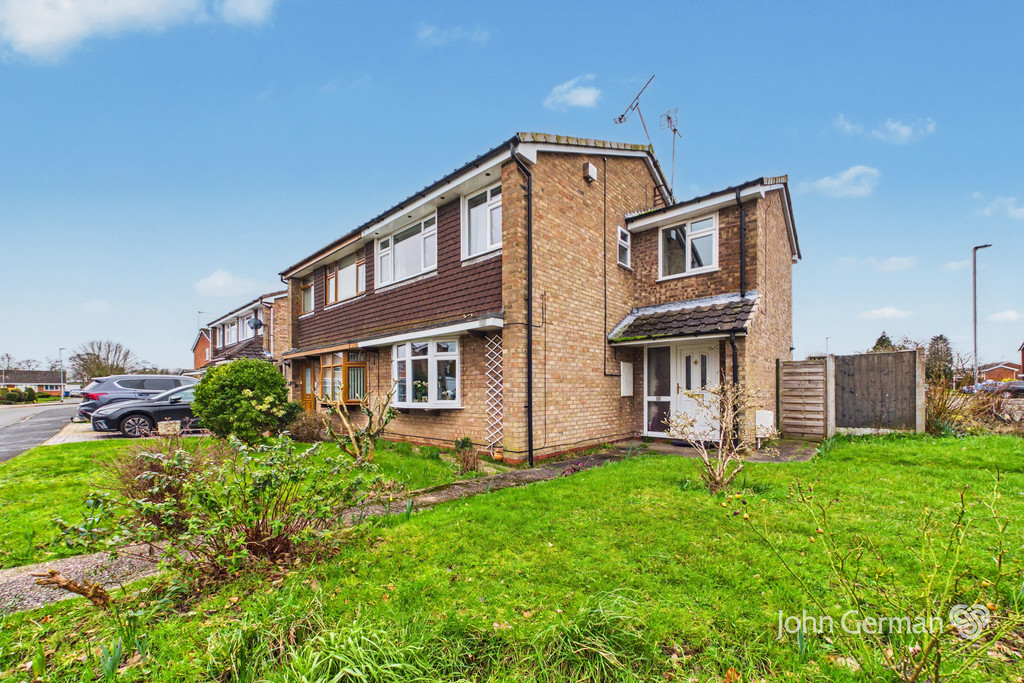 4 bedroom Semi-detached house For Sale