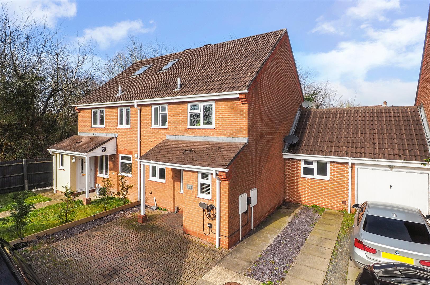 4 bedroom Semi-detached house Under Offer