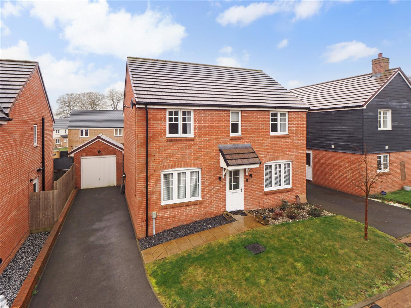 4 bedroom Detached house Under Offer
