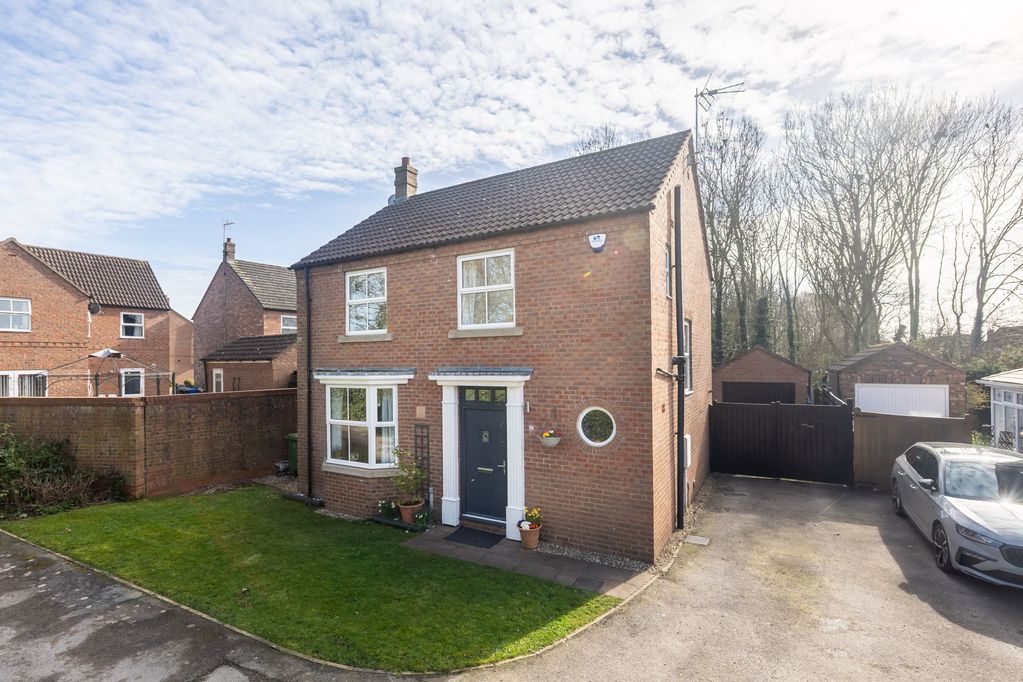 3 bedroom Detached house Under Offer