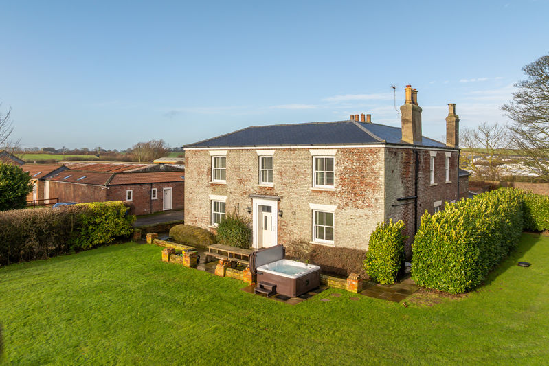 7 bedroom Cottage For Sale