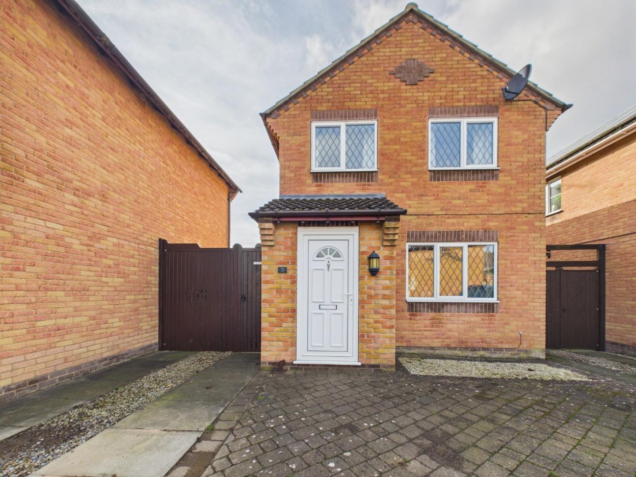 3 bedroom Detached house For Sale