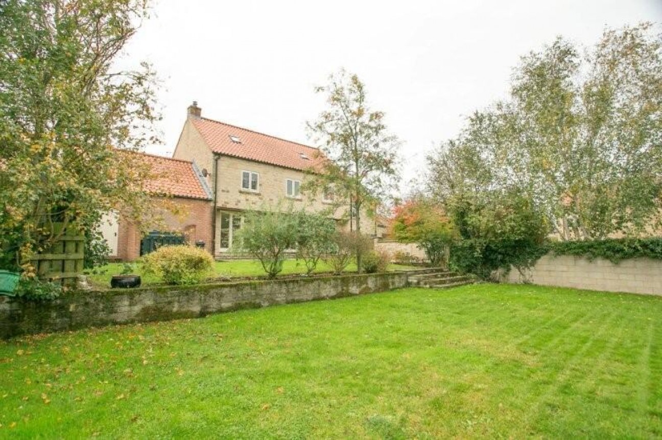 5 bedroom Terraced House To Let
