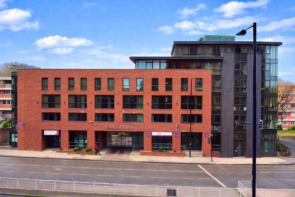 4 bedroom Apartment To Let
