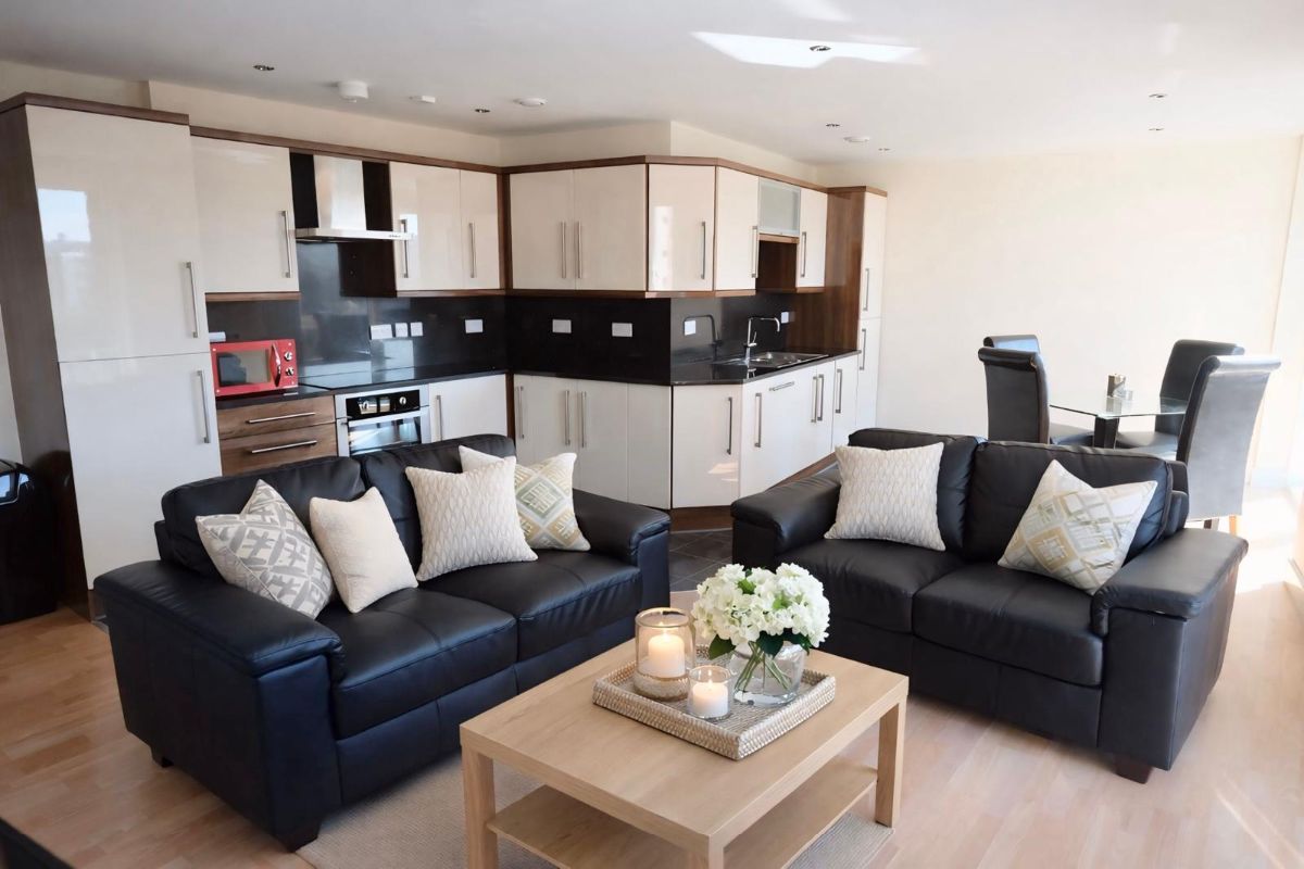 4 bedroom Apartment To Let
