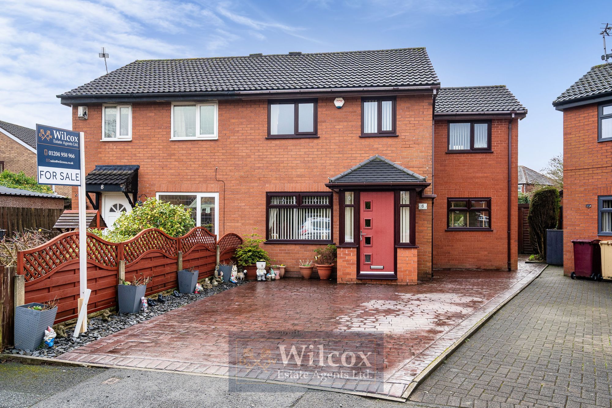 4 bedroom Semi-detached house Under Offer