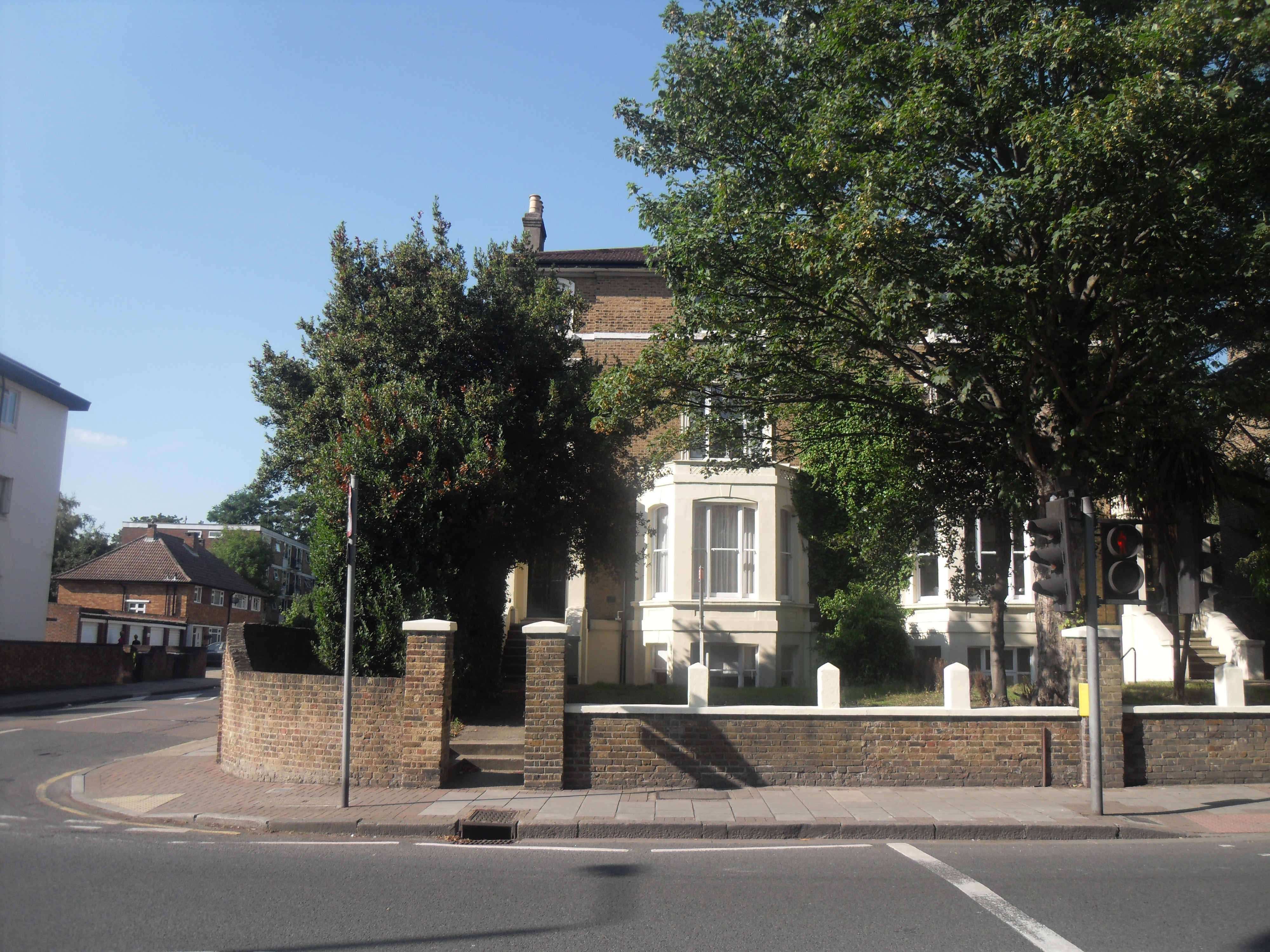 2 bedroom Flat Let
