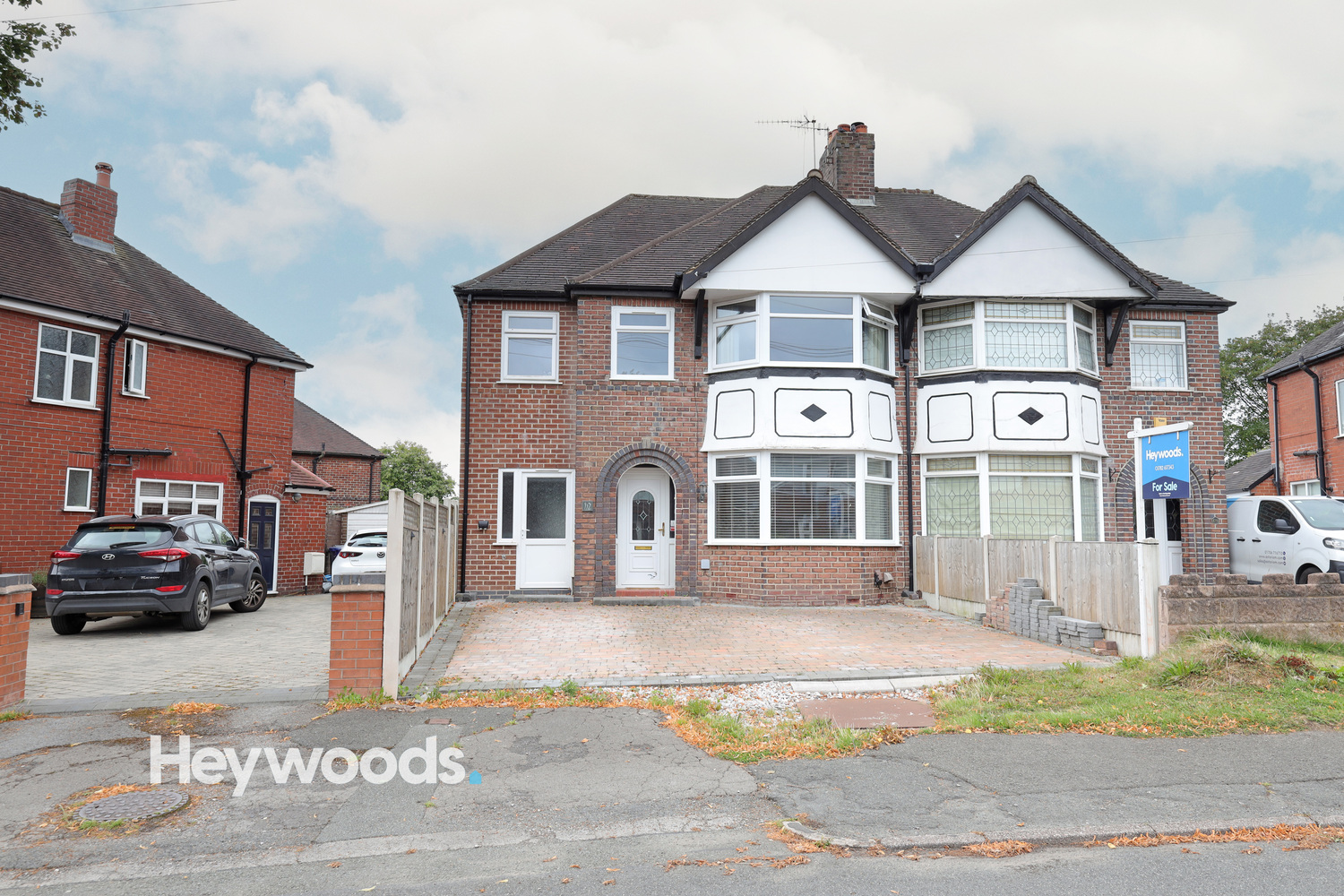 4 bedroom Semi-detached house Under Offer