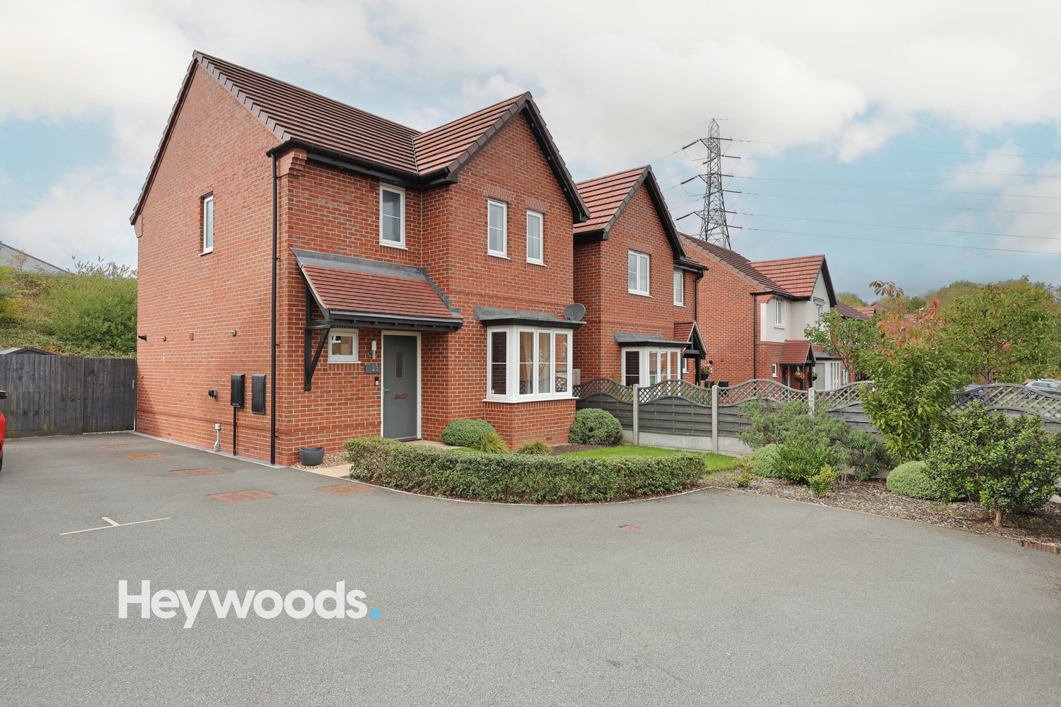 3 bedroom Detached house Under Offer