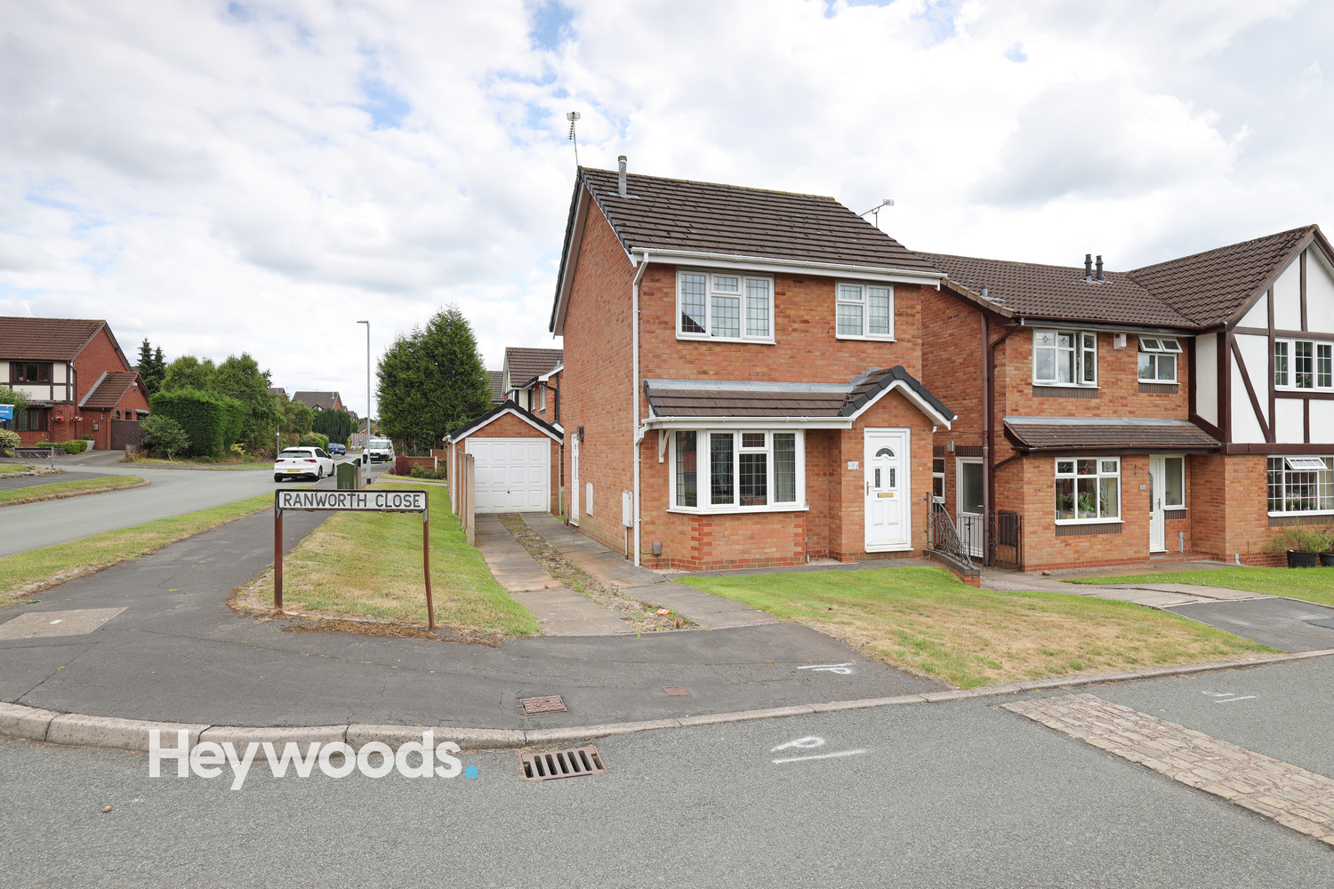 3 bedroom Detached house Under Offer