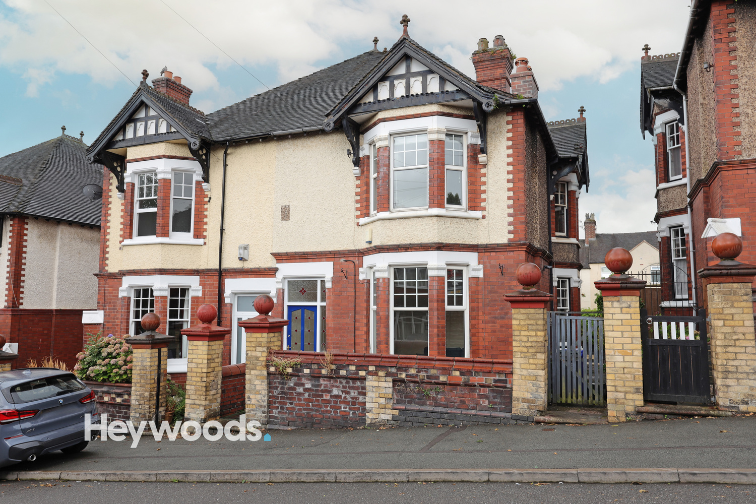 4 bedroom Semi-detached house Under Offer