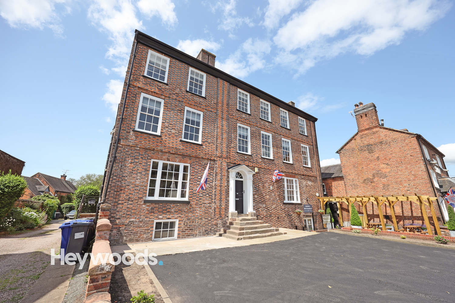 2 bedroom Apartment For Sale