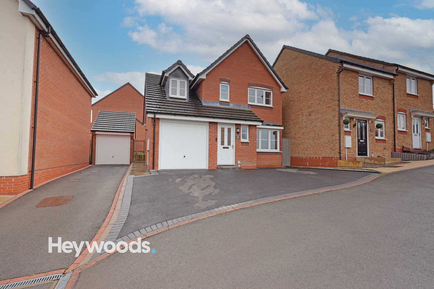 3 bedroom Detached house Under Offer