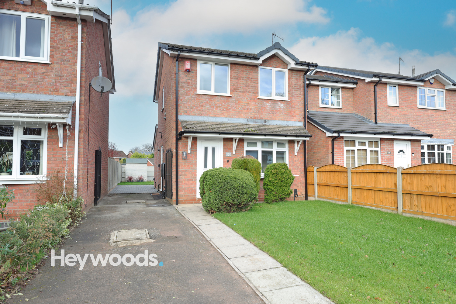 3 bedroom Detached house Under Offer