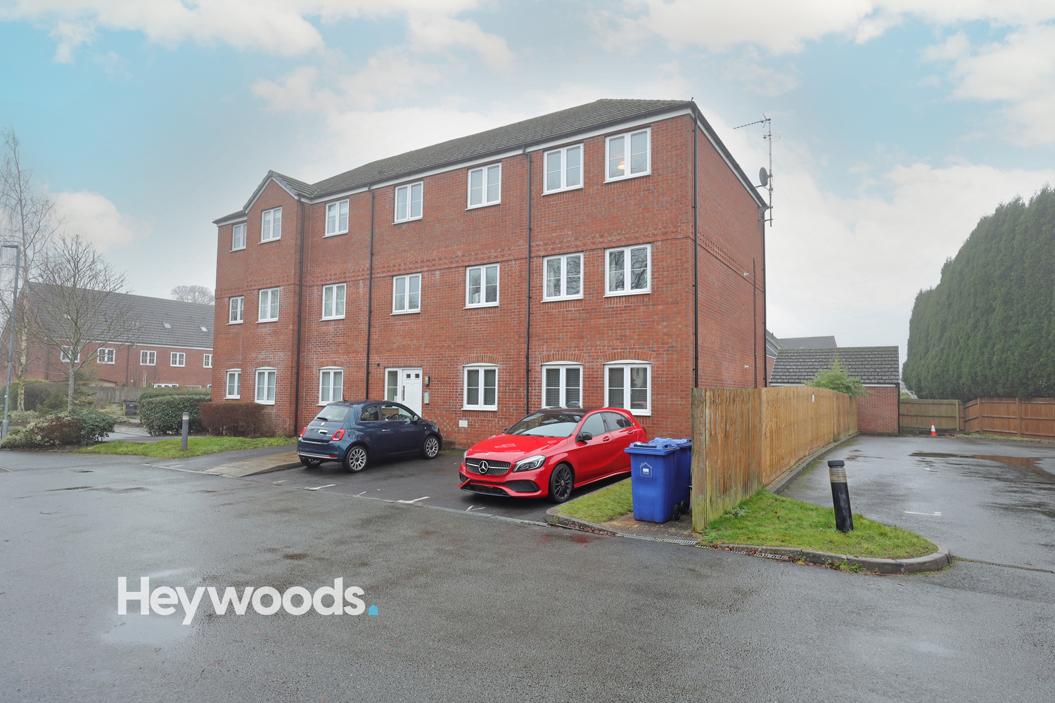 2 bedroom Flat For Sale