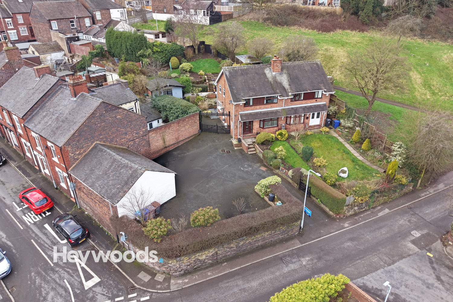 3 bedroom Semi-detached house For Sale