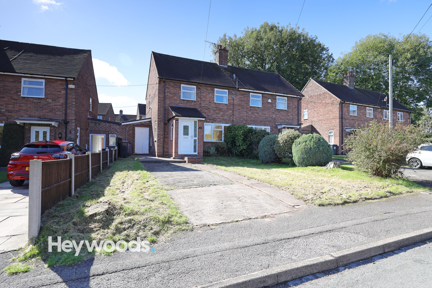 2 bedroom Semi-detached house Let