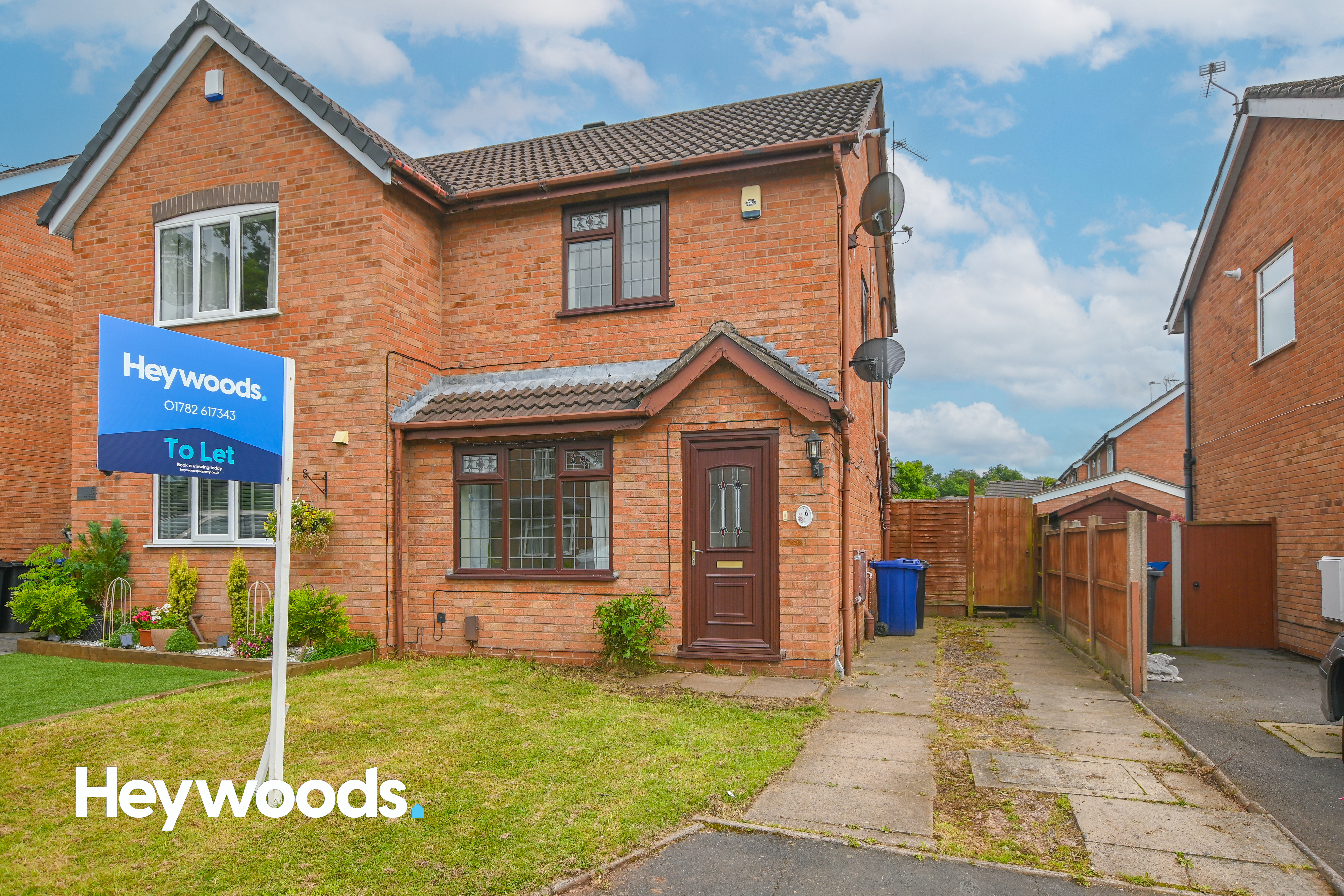 2 bedroom Semi-detached house Let