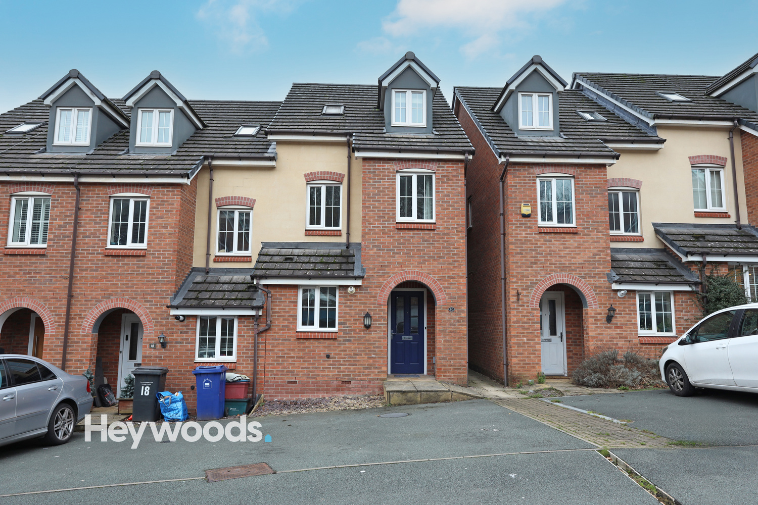 3 bedroom Town house Let