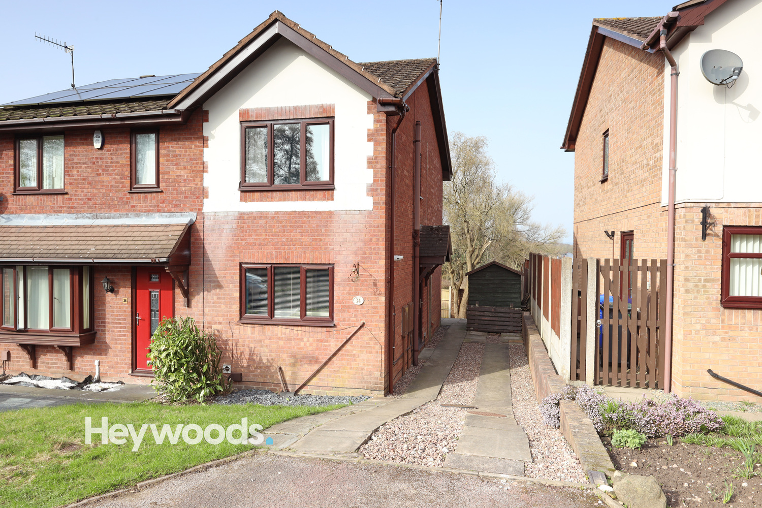 2 bedroom Semi-detached house To Let