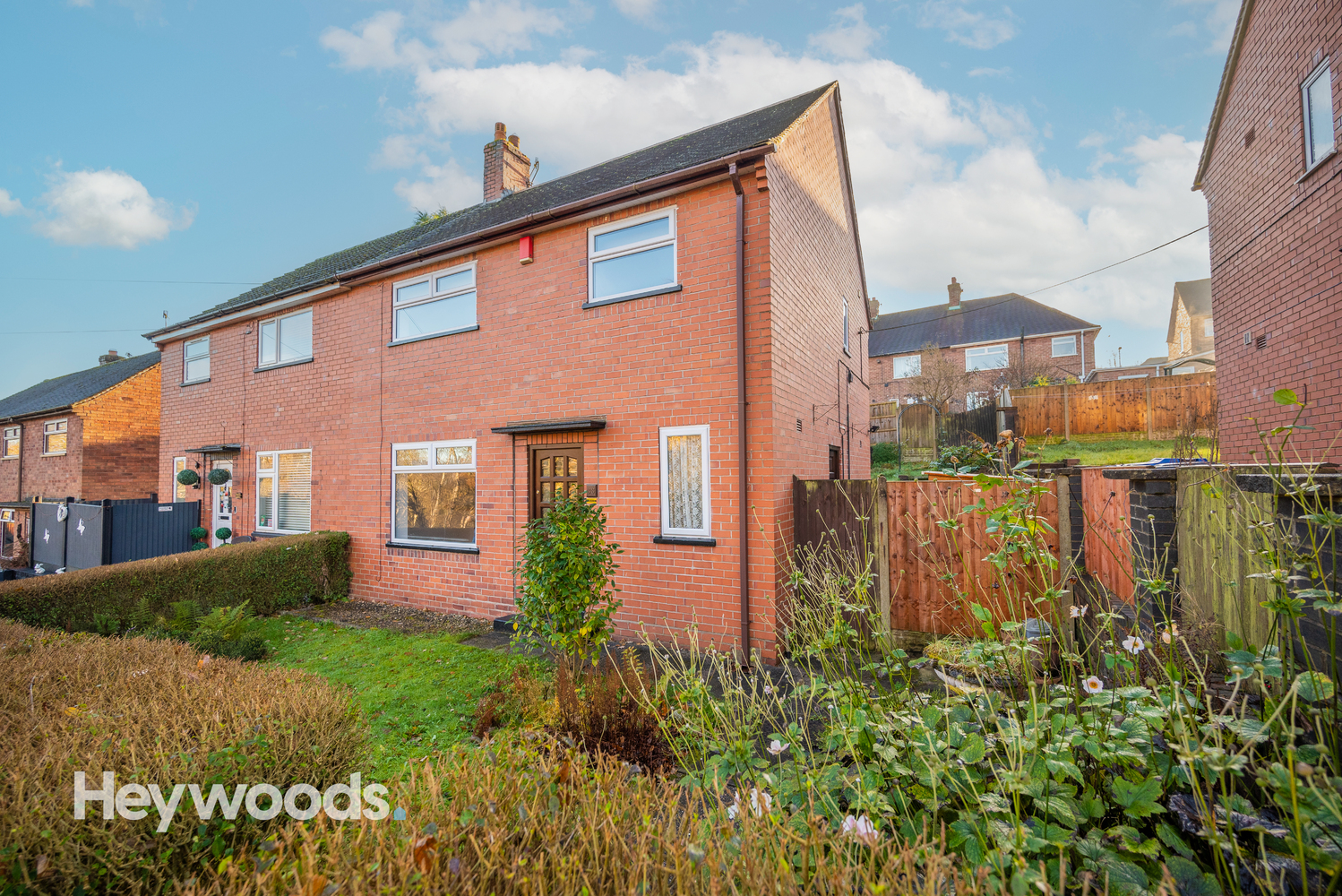 3 bedroom Semi-detached house To Let