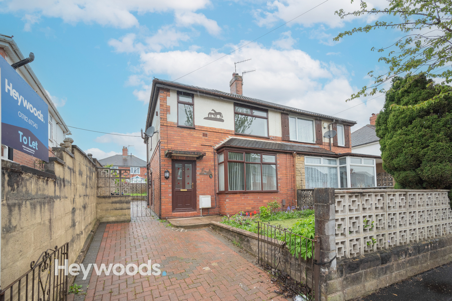 2 bedroom Semi-detached house Let