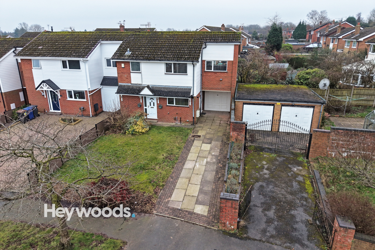 3 bedroom Link detached house Under Offer