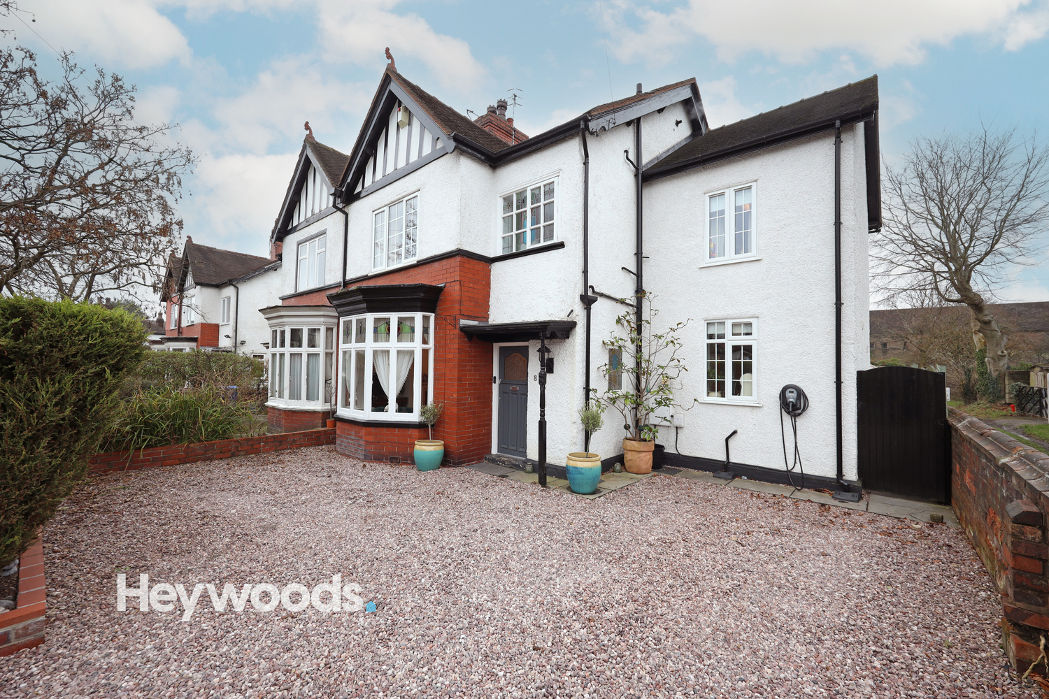 5 bedroom Semi-detached house For Sale
