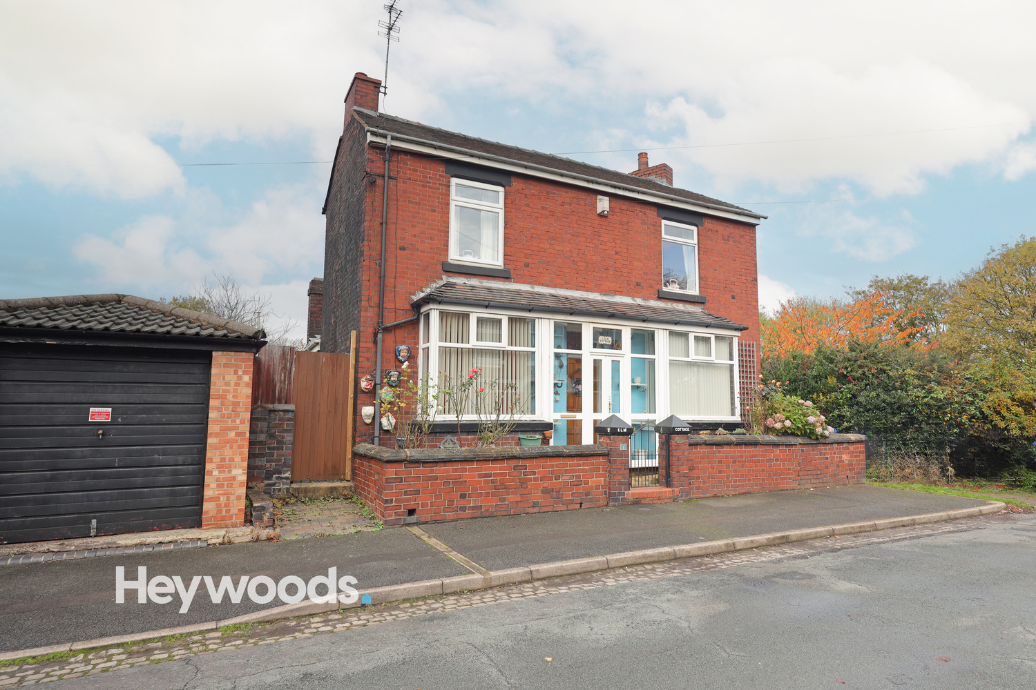 2 bedroom Detached house Under Offer