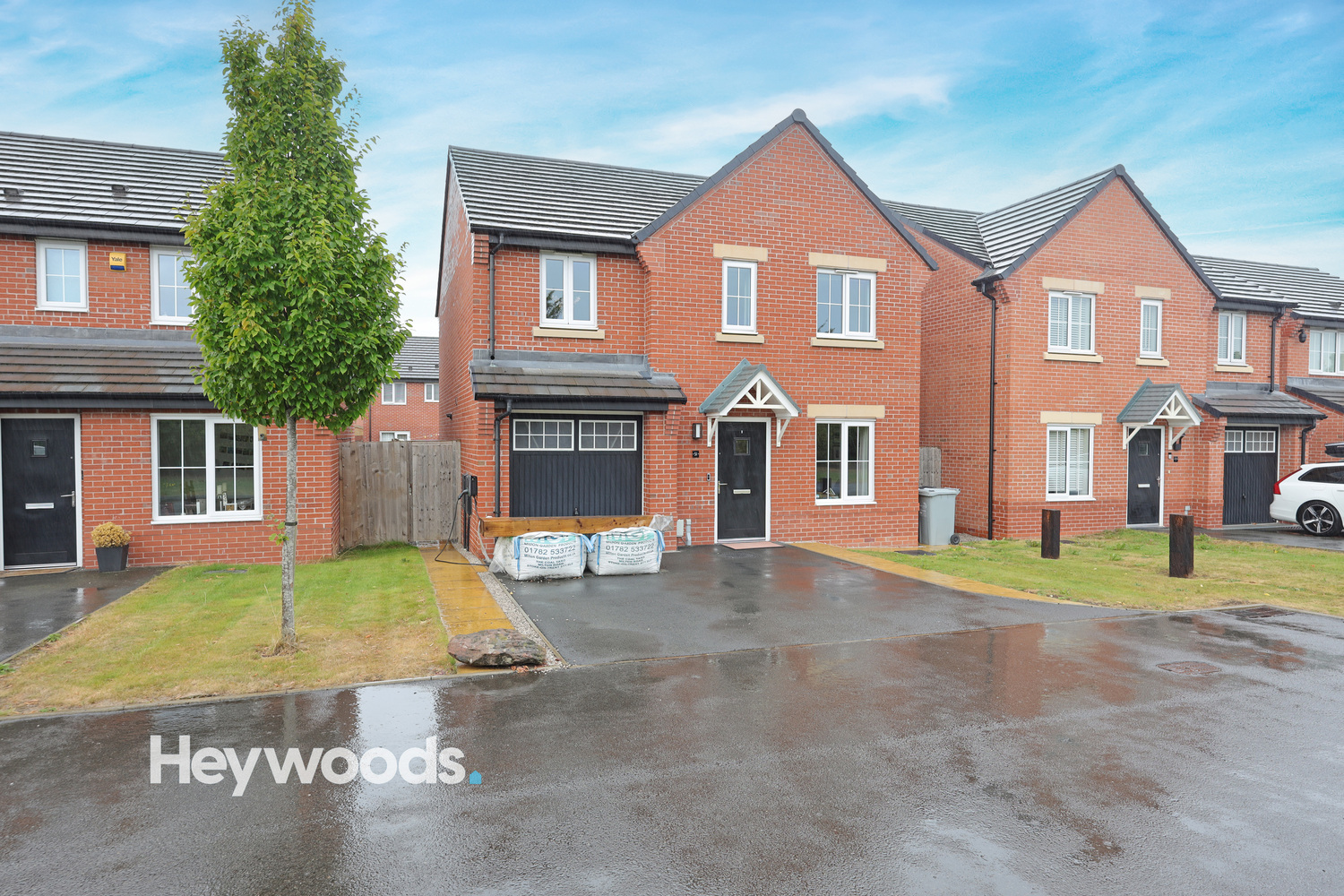 4 bedroom Detached house Under Offer